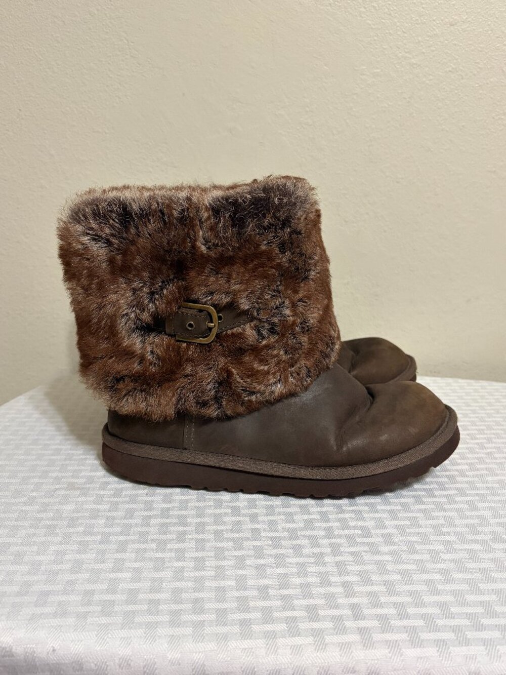 UGG ELLEE BOOTS KIDS SIZE 6